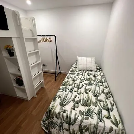 Luxury Artistic Digital Nomad Getaway W/ Terrace Appartement