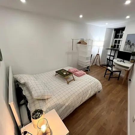 Luxury Artistic Digital Nomad Getaway W/ Terrace Appartement