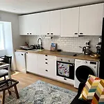 Luxury Artistic Digital Nomad Getaway W/ Terrace * Lisboa