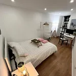 Luxury Artistic Digital Nomad Getaway W/ Terrace Apartman