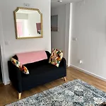 Luxury Artistic Digital Nomad Getaway W/ Terrace *
