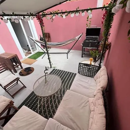 Luxury Artistic Digital Nomad Getaway W/ Terrace Appartamento Lisbona