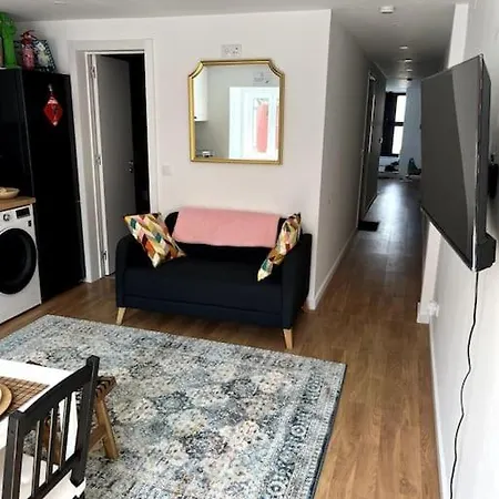 Luxury Artistic Digital Nomad Getaway W/ Terrace Apartment Lissabon