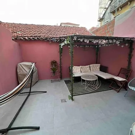 Luxury Artistic Digital Nomad Getaway W/ Terrace Apartamento