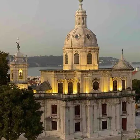 Luxury Artistic Digital Nomad Getaway W/ Terrace Appartamento