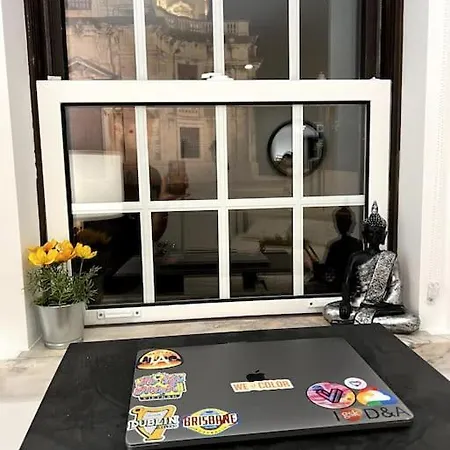 Luxury Artistic Digital Nomad Getaway W/ Terrace *