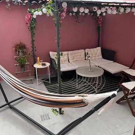 Luxury Artistic Digital Nomad Getaway W/ Terrace Lägenhet