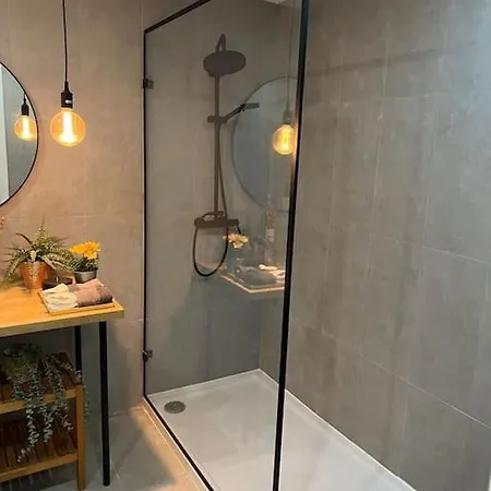 Luxury Artistic Digital Nomad Getaway W/ Terrace Lägenhet