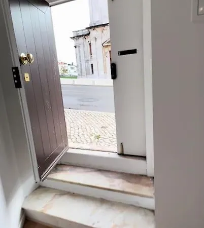 Luxury Artistic Digital Nomad Getaway W/ Terrace Lägenhet *