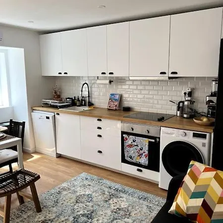 Luxury Artistic Digital Nomad Getaway W/ Terrace * Лиссабон